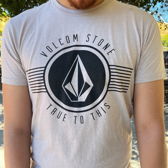 VOLCOM MEN STONE TRUE TO THIS NUDE BEIGE T SHIRT ROCK HARD MOUNTAIN STRIPE TAN M - Picture 11 of 16